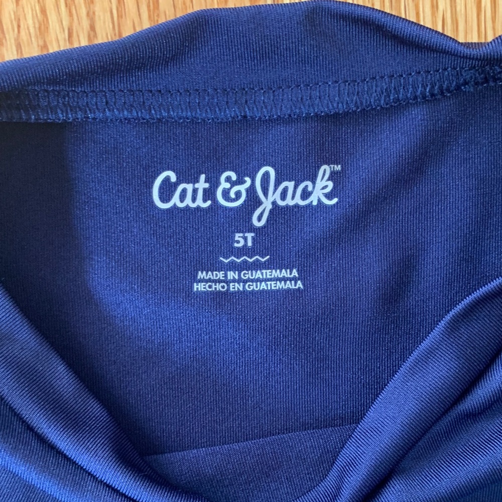 Cat & Jack Rash Guard - size 5T - Picture 3 of 4